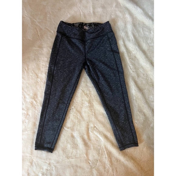 NWOT - Nola Cropped yoga pant (Penningtons) - Picture 3 of 3